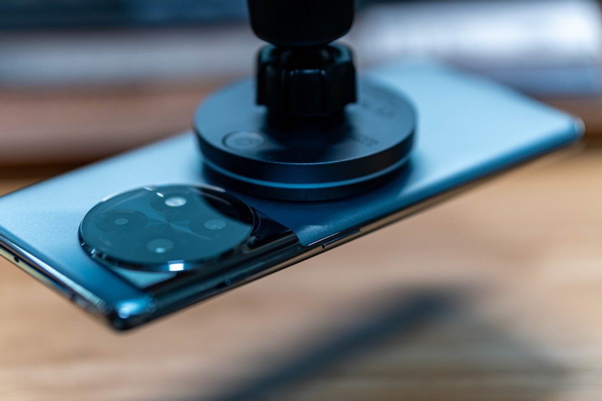 momax支架怎么样,车载磁吸手机支架最新款无线充电