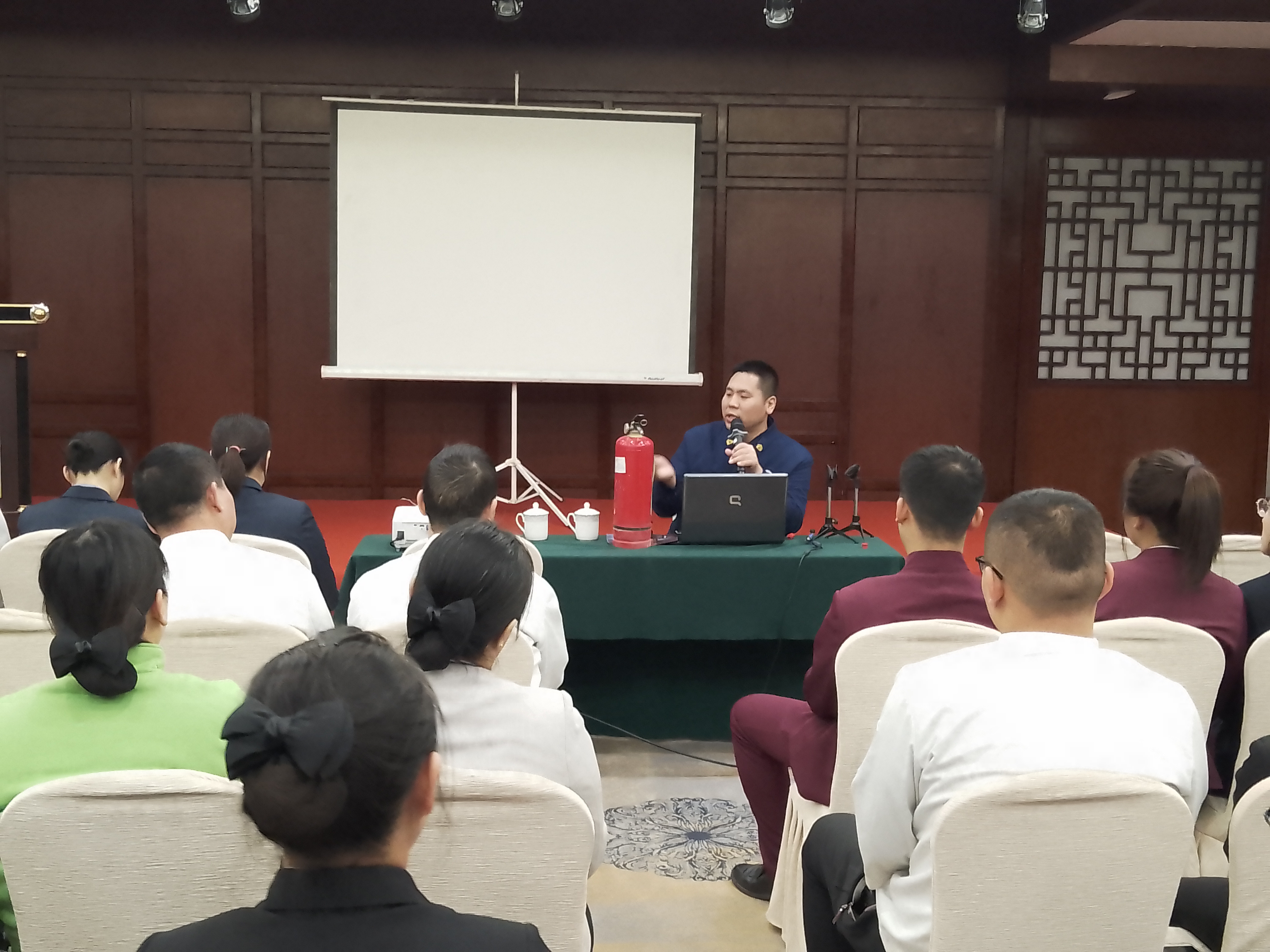 平遥麒麟阁大酒店员工,平遥县麒麟阁酒店