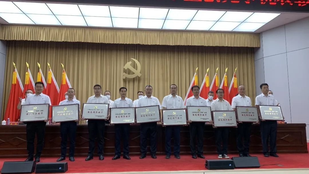 兰州石化载歌载舞为先进劳模庆功,兰州石化60周年