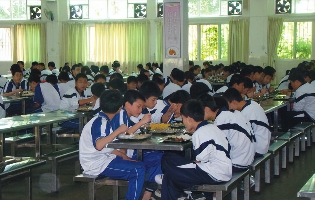 全国各地学生即将迎来暑假！学生怎么度过？家长狂欢：这样放心了