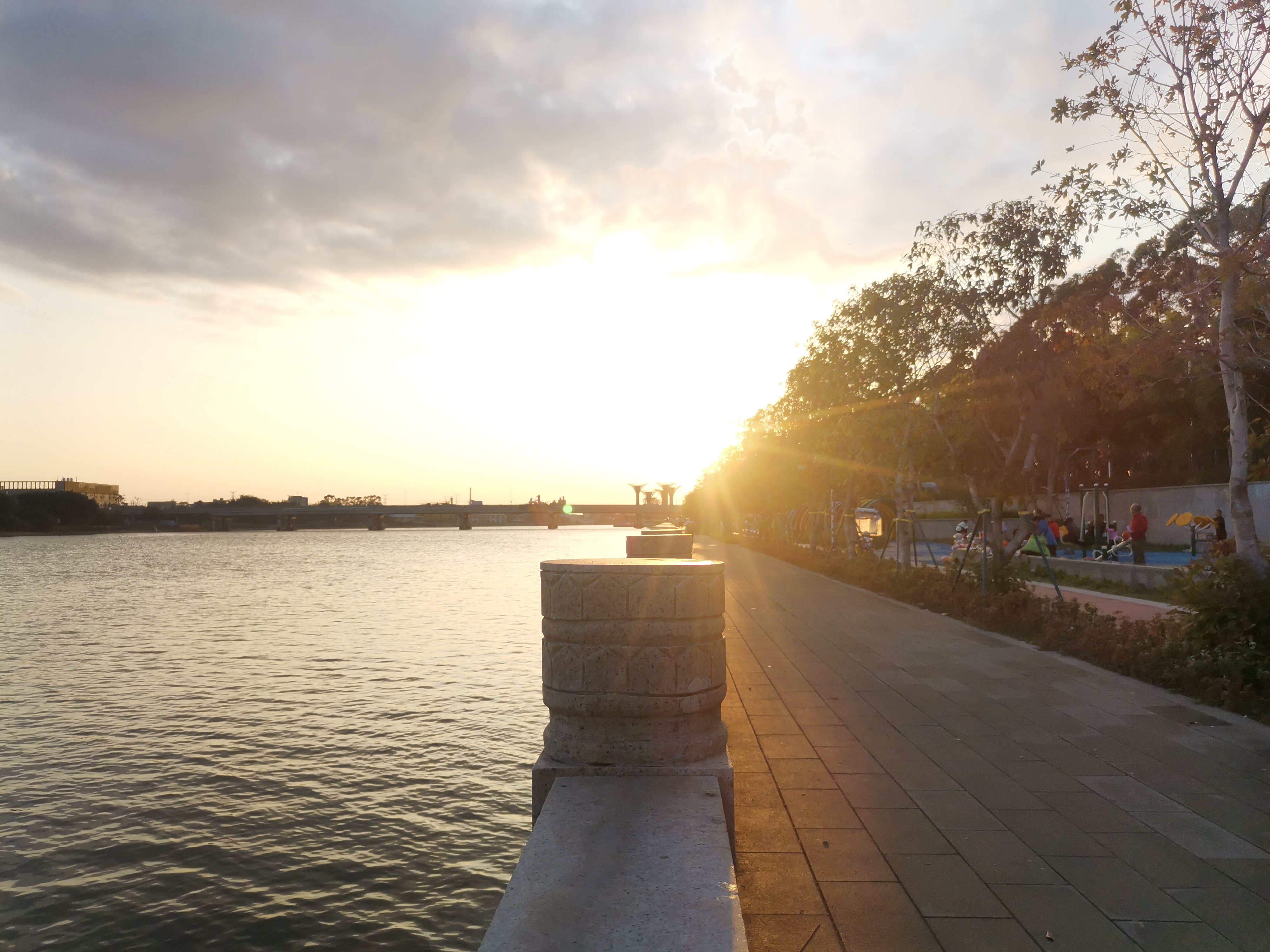 店小二的优势和缺点 (店小二越简单越不会出问题)