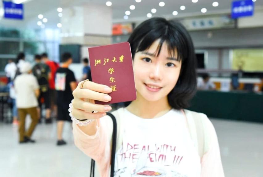 华中师范大学研究生,在夜市摆摊卖鸡爪,只因学了“天坑”专业