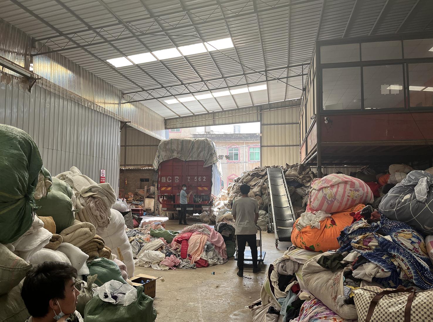 那些捐赠到非洲的旧衣服，真的白送给当地人民了吗？