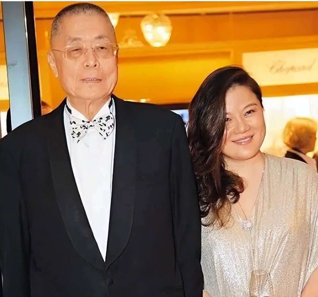 钢琴家刘诗昆：78岁娶女徒弟，81岁升级当爸爸，一家三口其乐融融