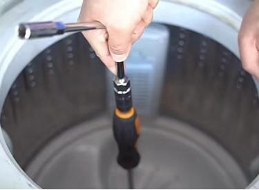 双动力洗衣机内桶拆卸技巧,双桶洗衣机波轮的拆卸方法