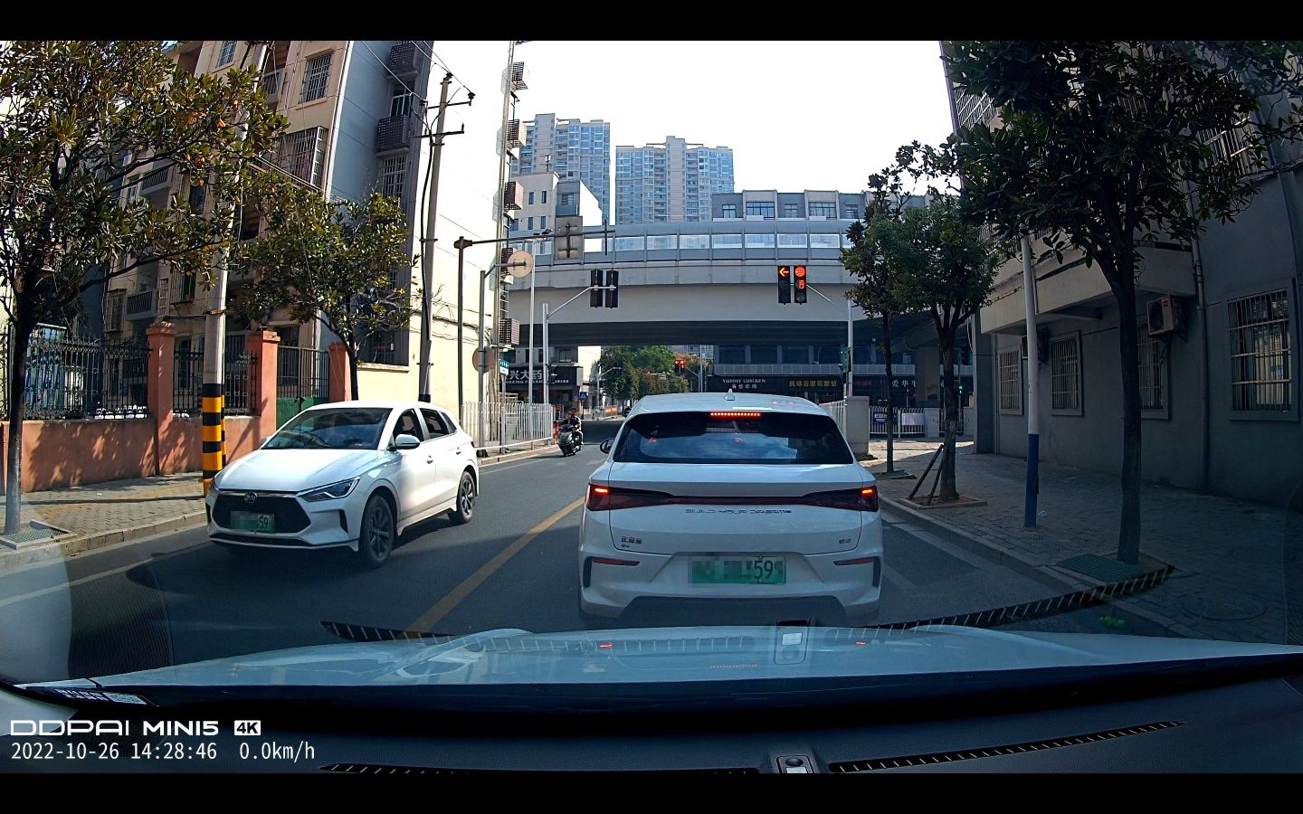 360g900和海康威视c8夜间行车对比,海康威视与360行车记录仪哪个更好