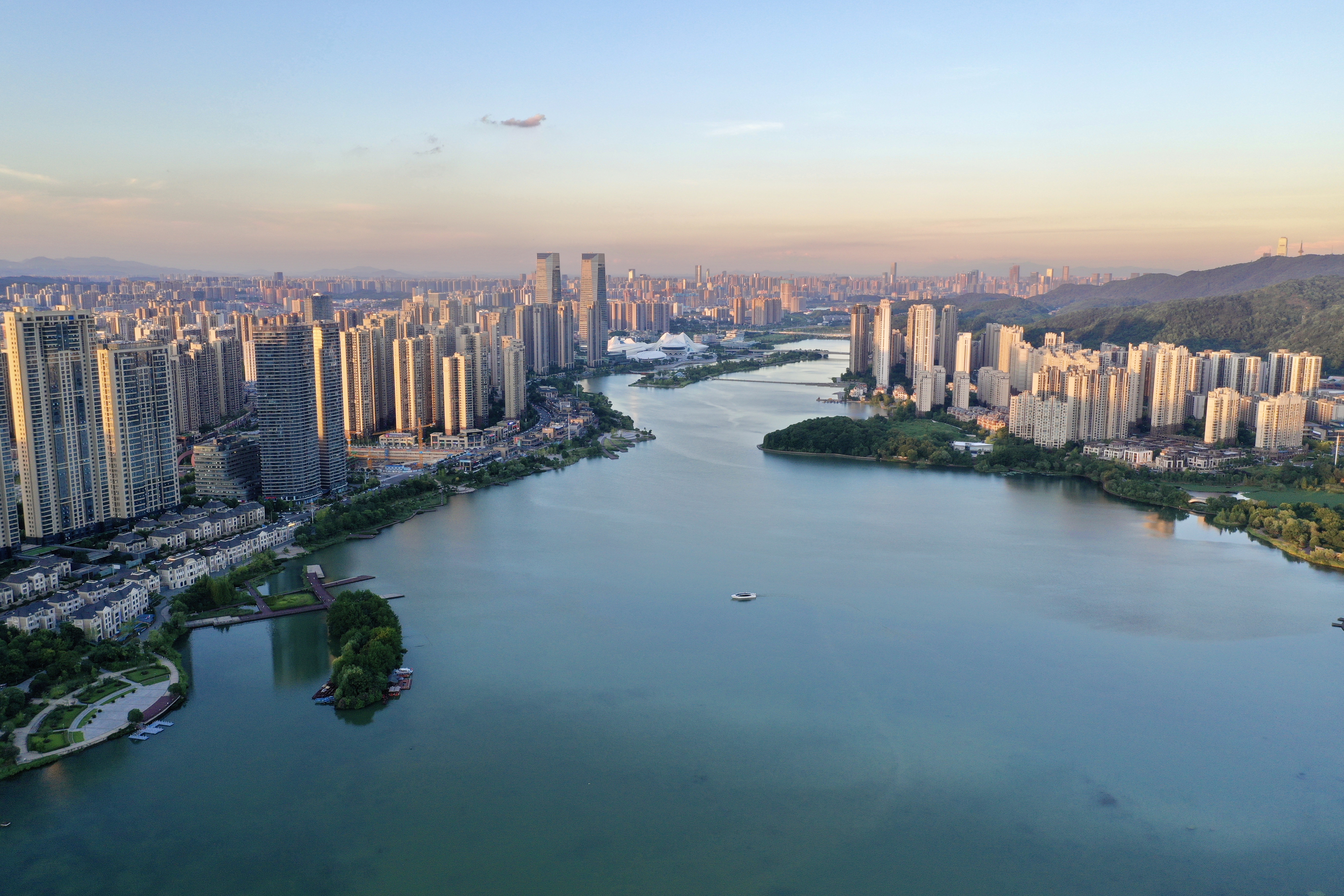 长沙旅游必打卡的望城宝藏地,长沙美景梅溪湖五彩之色