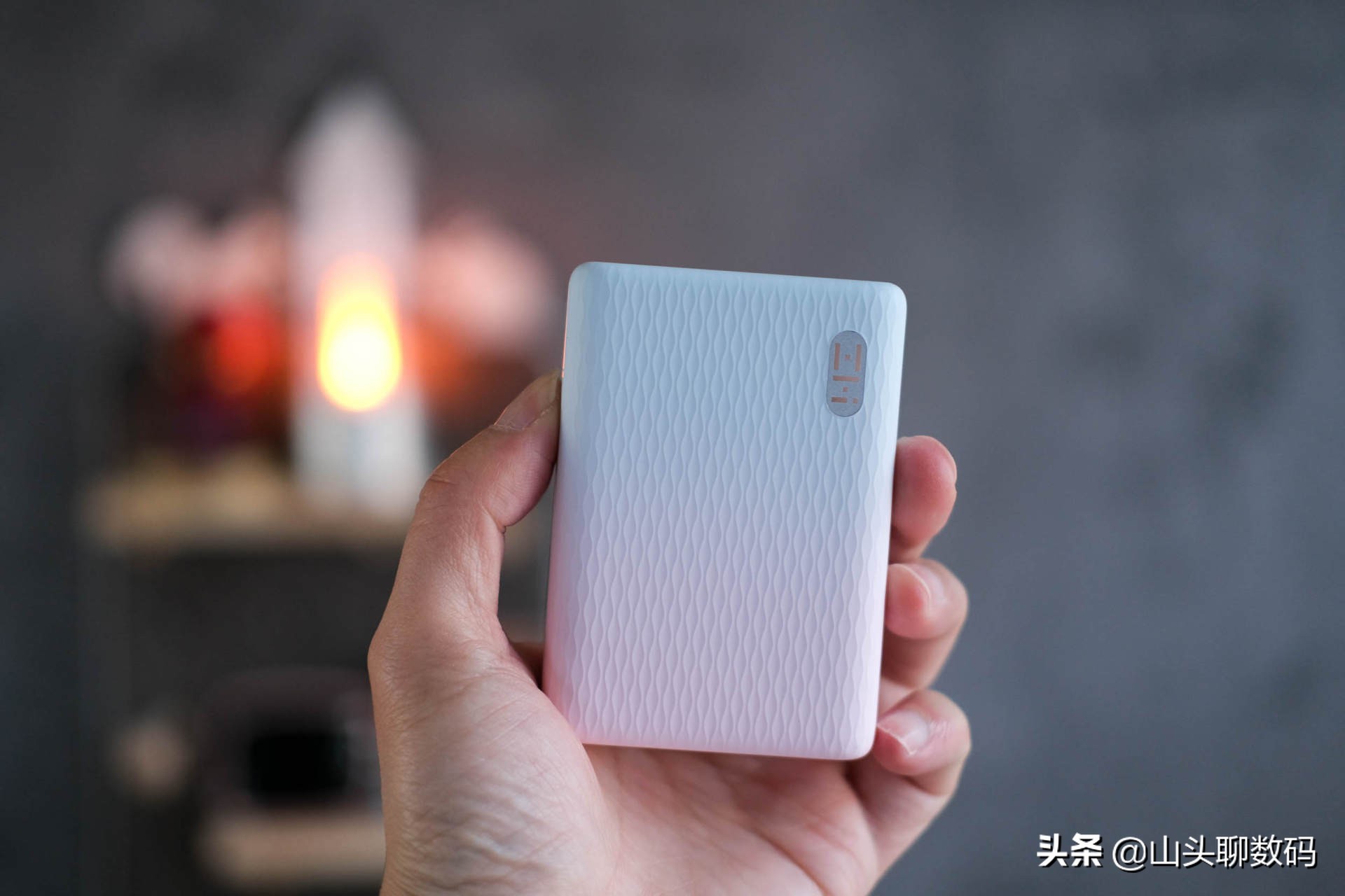 zmi自带线充电宝测评,zm快充移动电源