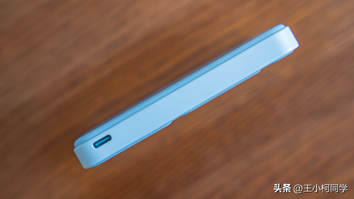 anker磁吸充电宝使用教程,anker磁吸充电宝一代与二代区别