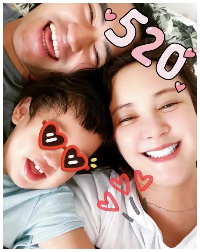 “阳了”的明星们，有人看不懂抗原，有人用纸尿裤，她洗澡就好了