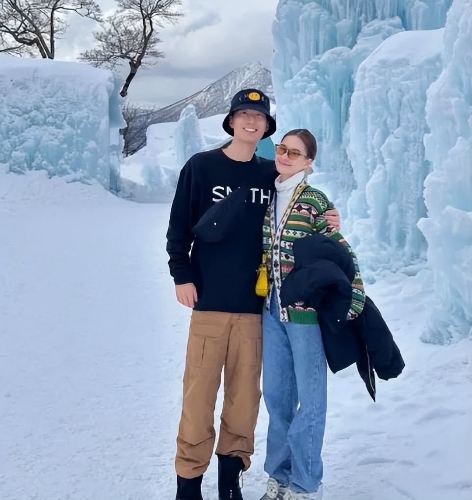 赌王千金何超莲窦骁是如何认识的,赌王女儿何超莲窦骁婚礼伴手礼