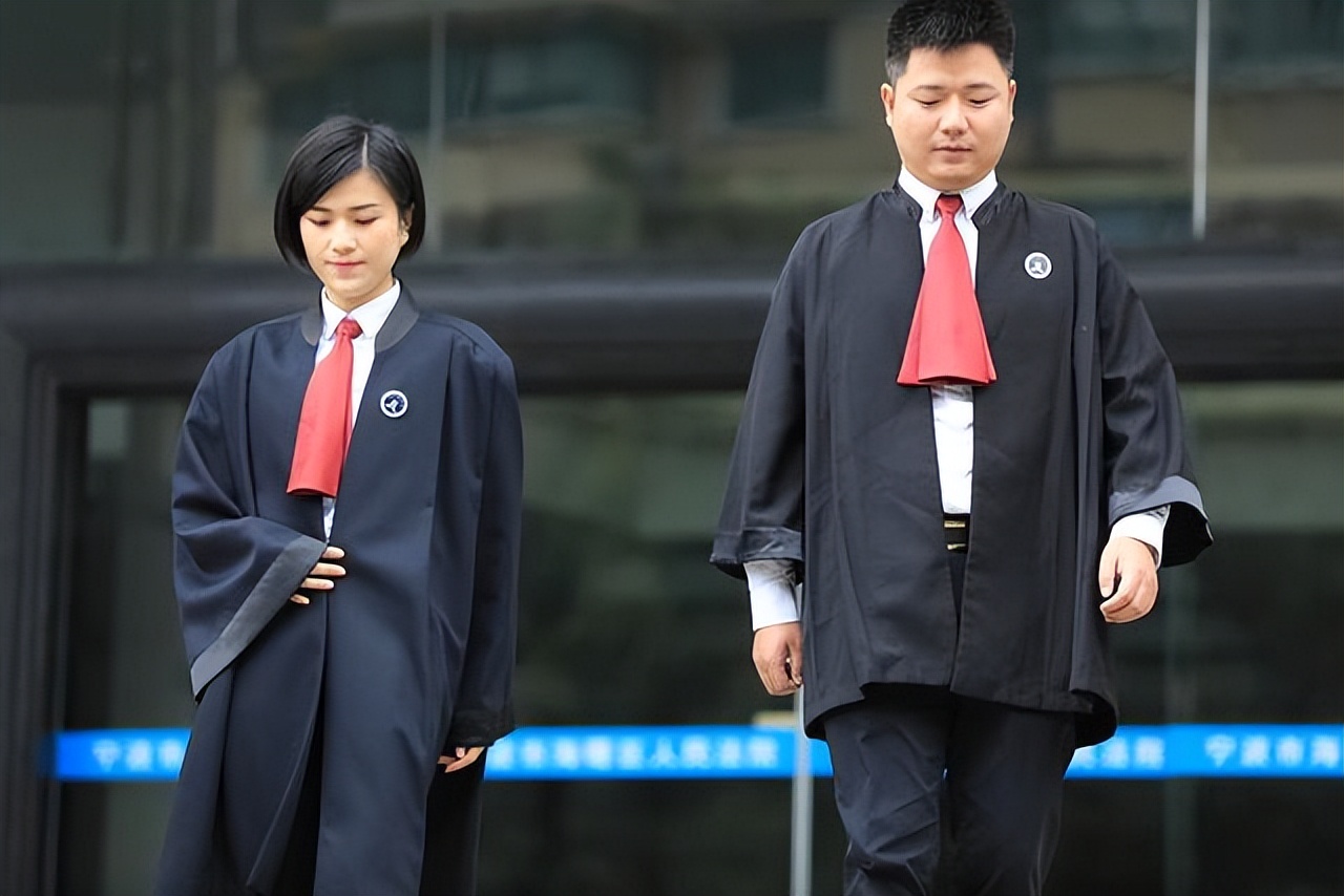 律师在律师事务所怎么赚钱,律师这个行业有什么用