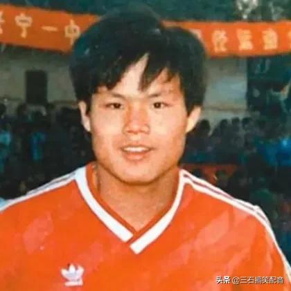 中国足坛十大传奇右边锋,足坛历史左右脚最佳阵容