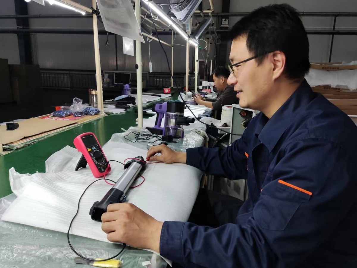 山东华泽精密模塑有限公司张培振：创新思路闯新路敢于担当勇争先一线*党**员的靓丽旗帜