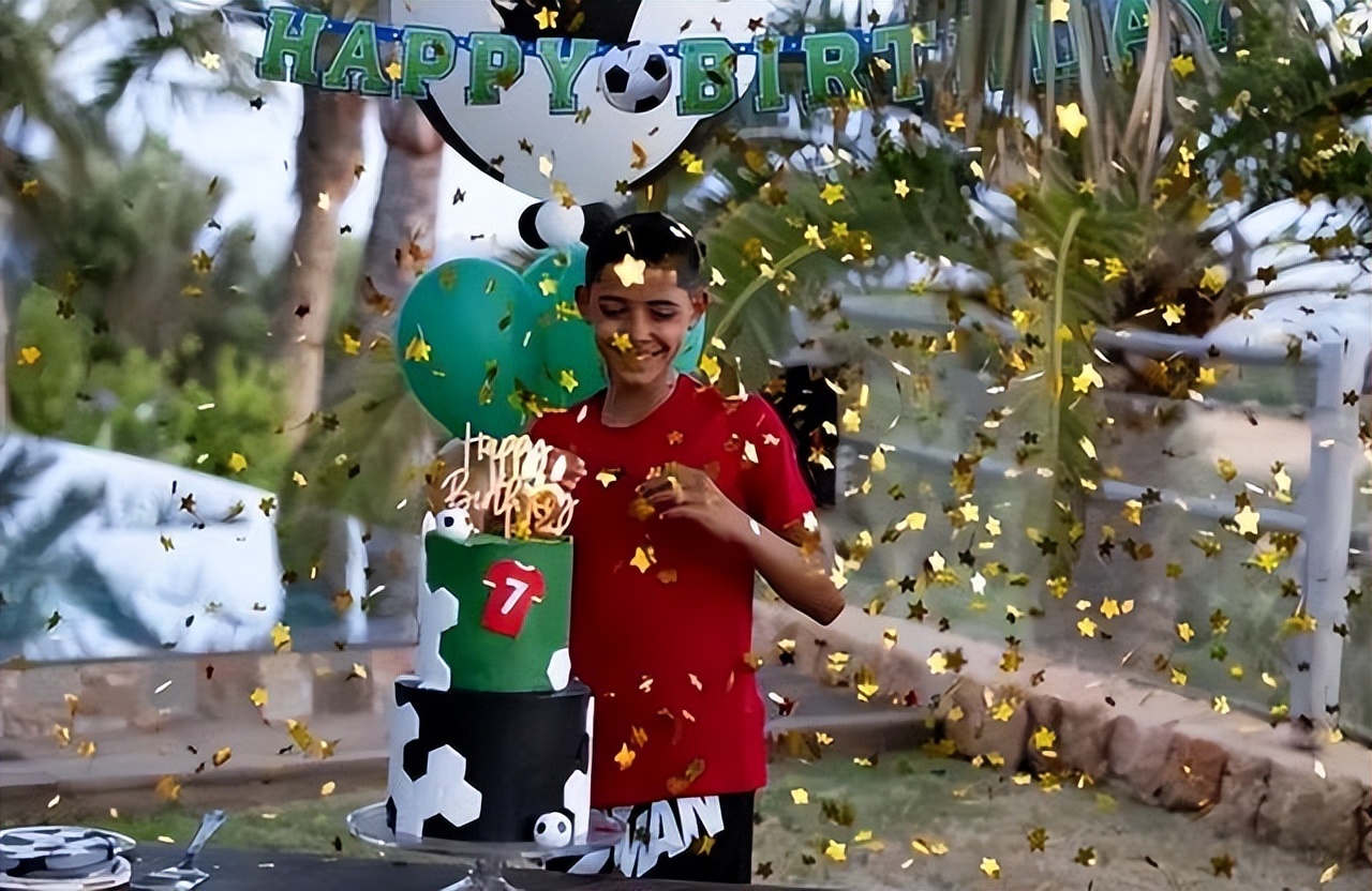 c罗12岁的视频,c罗12岁足球视频