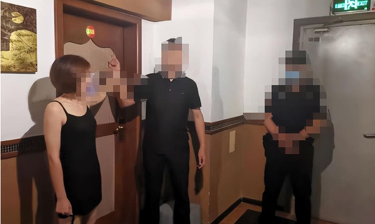 54岁男子与女子有染，女子哀求：我不敢了，请放过我