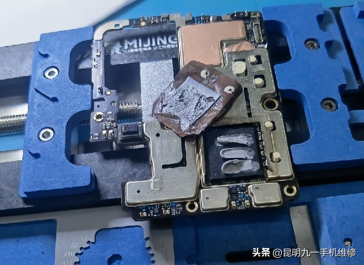 小米ultra突然黑屏死机,小米11pro死机黑屏无反应