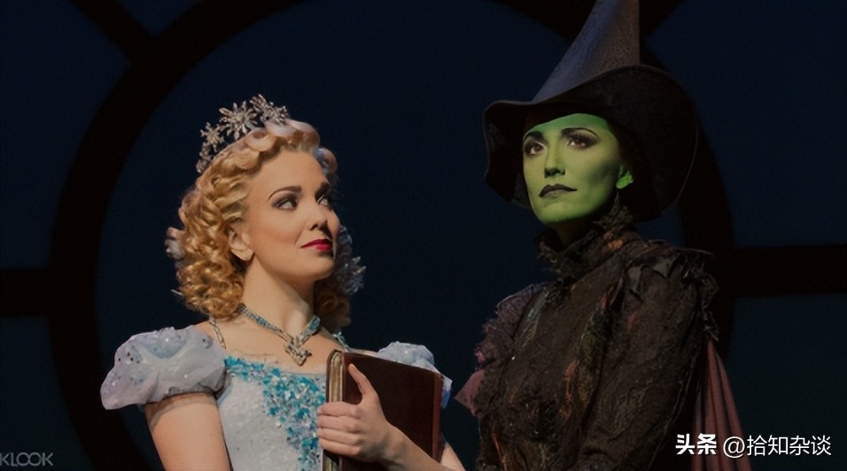 音乐剧《毛发》中，歌词*力暴**的转变，肢体历史的融合