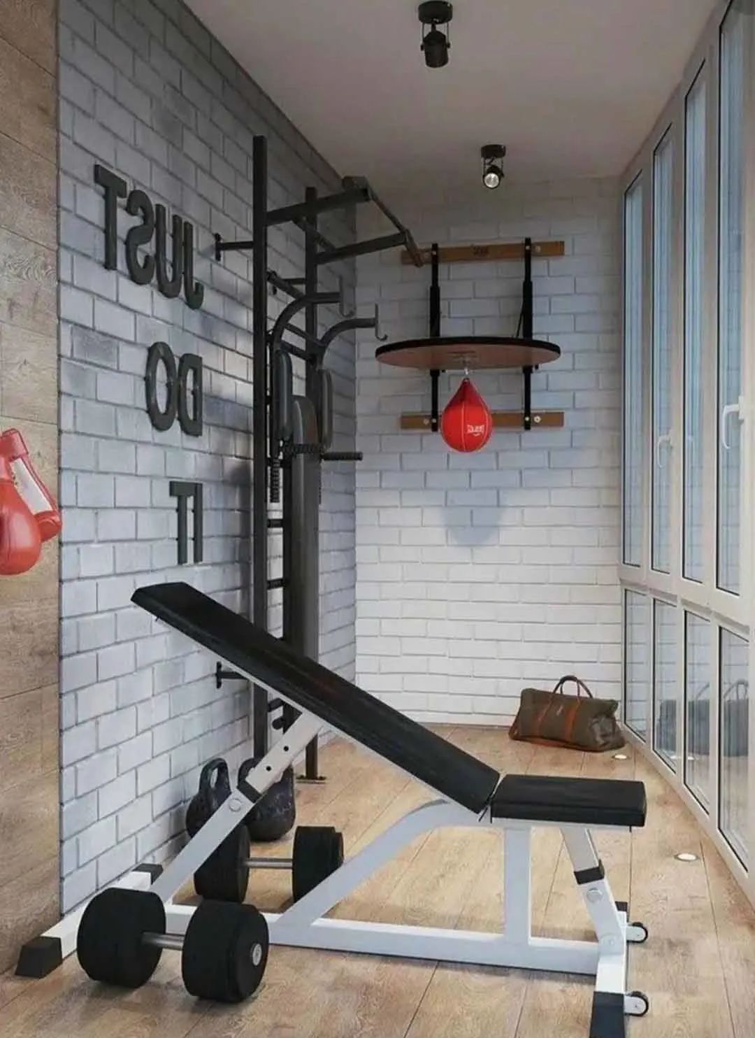 家里阳台怎么像露营感觉,阳台既能晾衣服也能当临时卧室