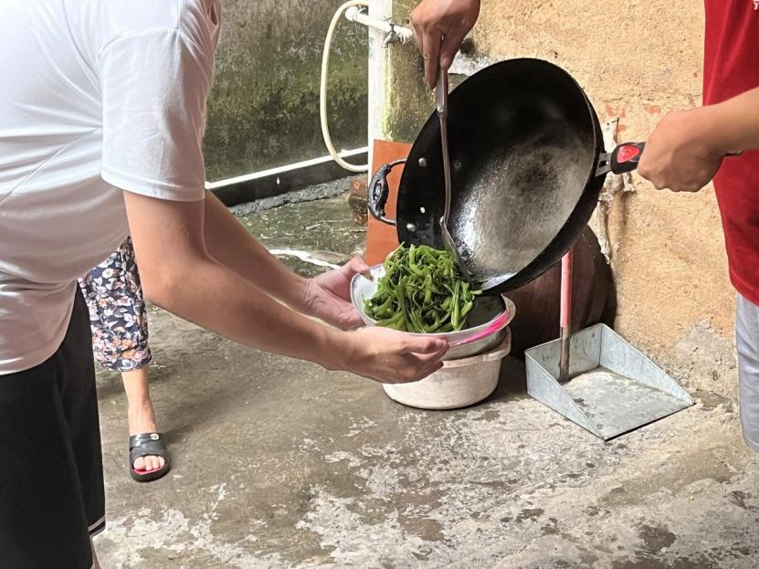 “晨曦”社会实践队：温暖下乡，情系茂名