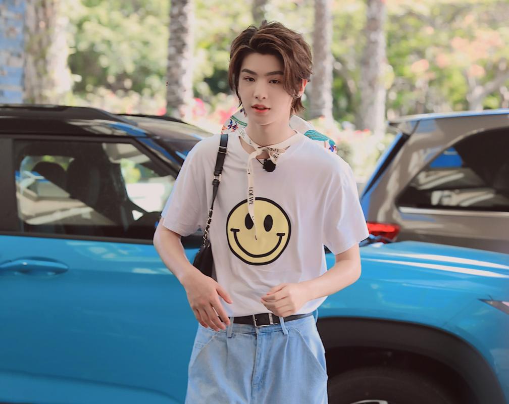 鹿晗原名刘壮实是真是假,刘壮实和鹿晗什么关系