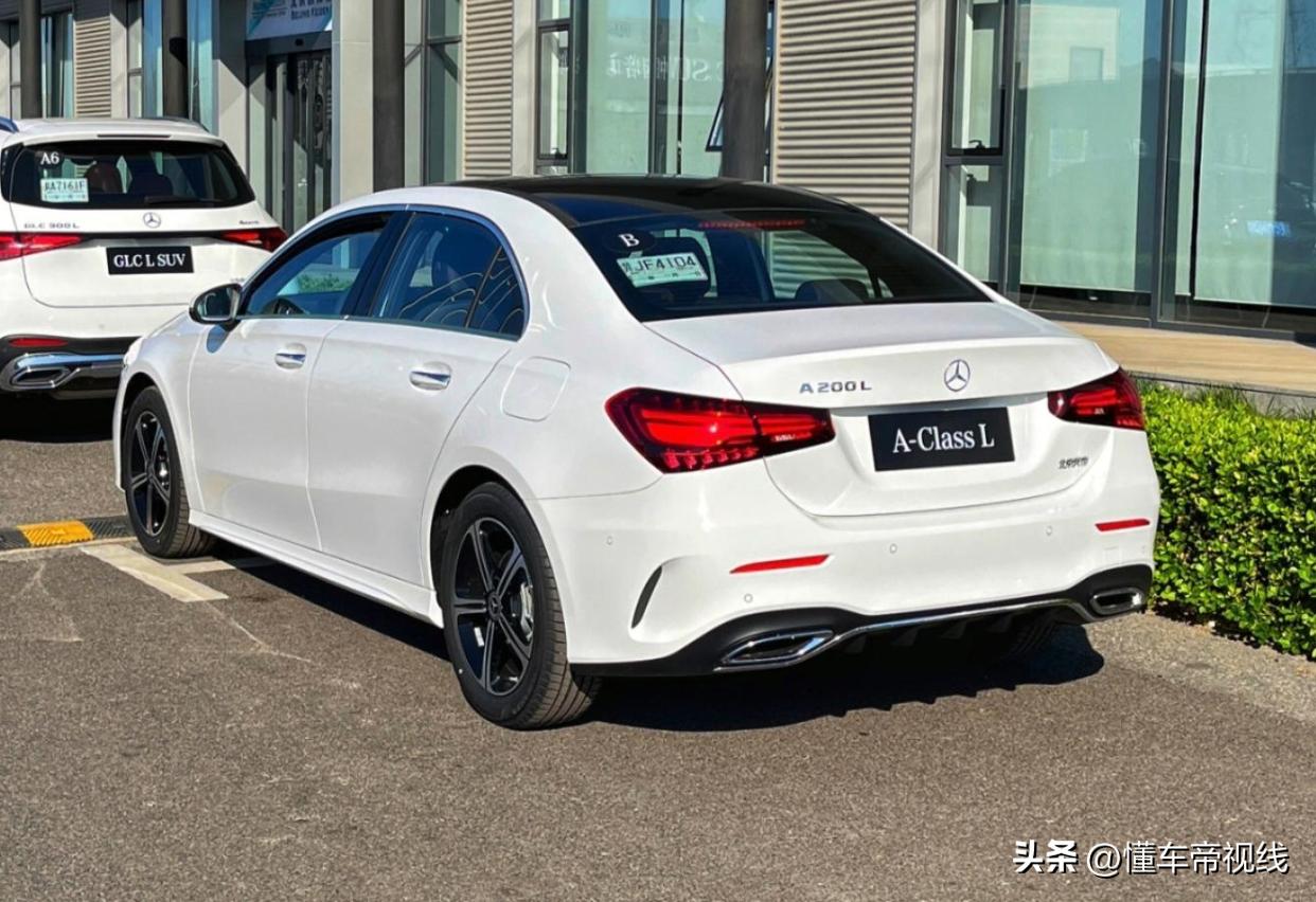 奔驰梅赛德斯24款落地价多少钱,新款奔驰24万元