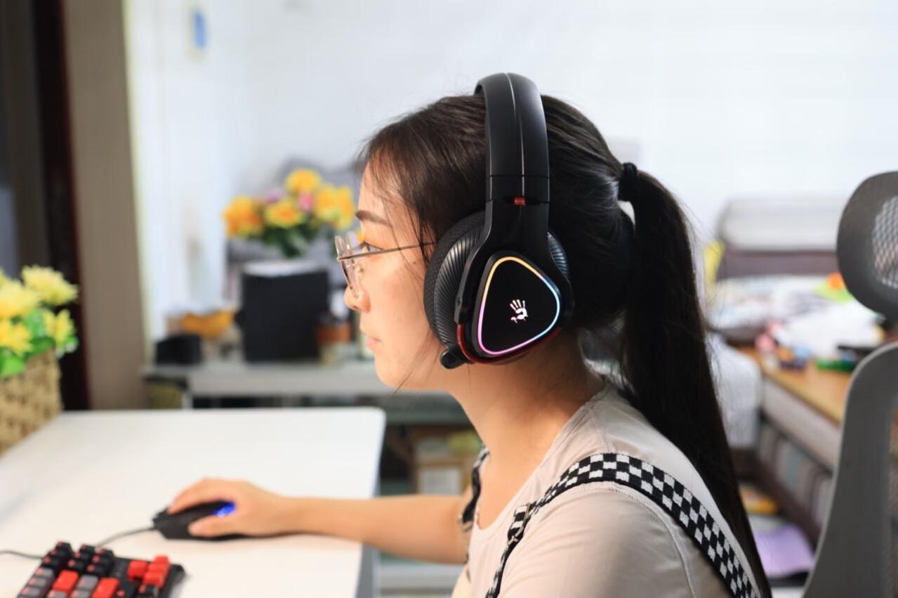 双飞燕血手幽灵无线耳机,辨位感强烈的电竞耳机推荐