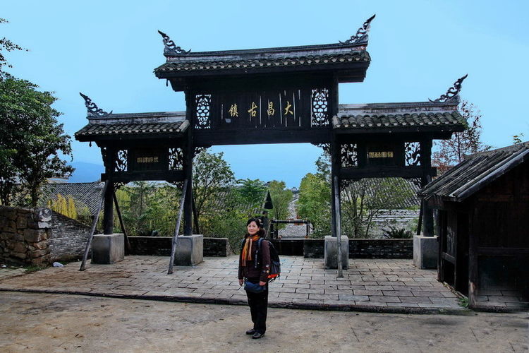 廿万公里六章，要看两岸猿声啼不住，只需要在大昌古镇150元租船