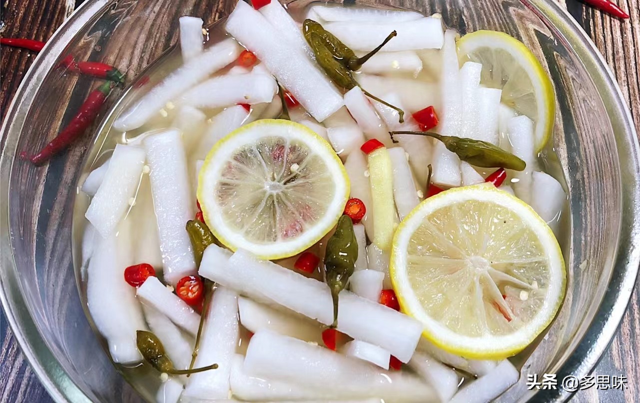 朝鲜族萝卜丝咸菜咸香,咸香萝卜黄瓜辣椒咸菜