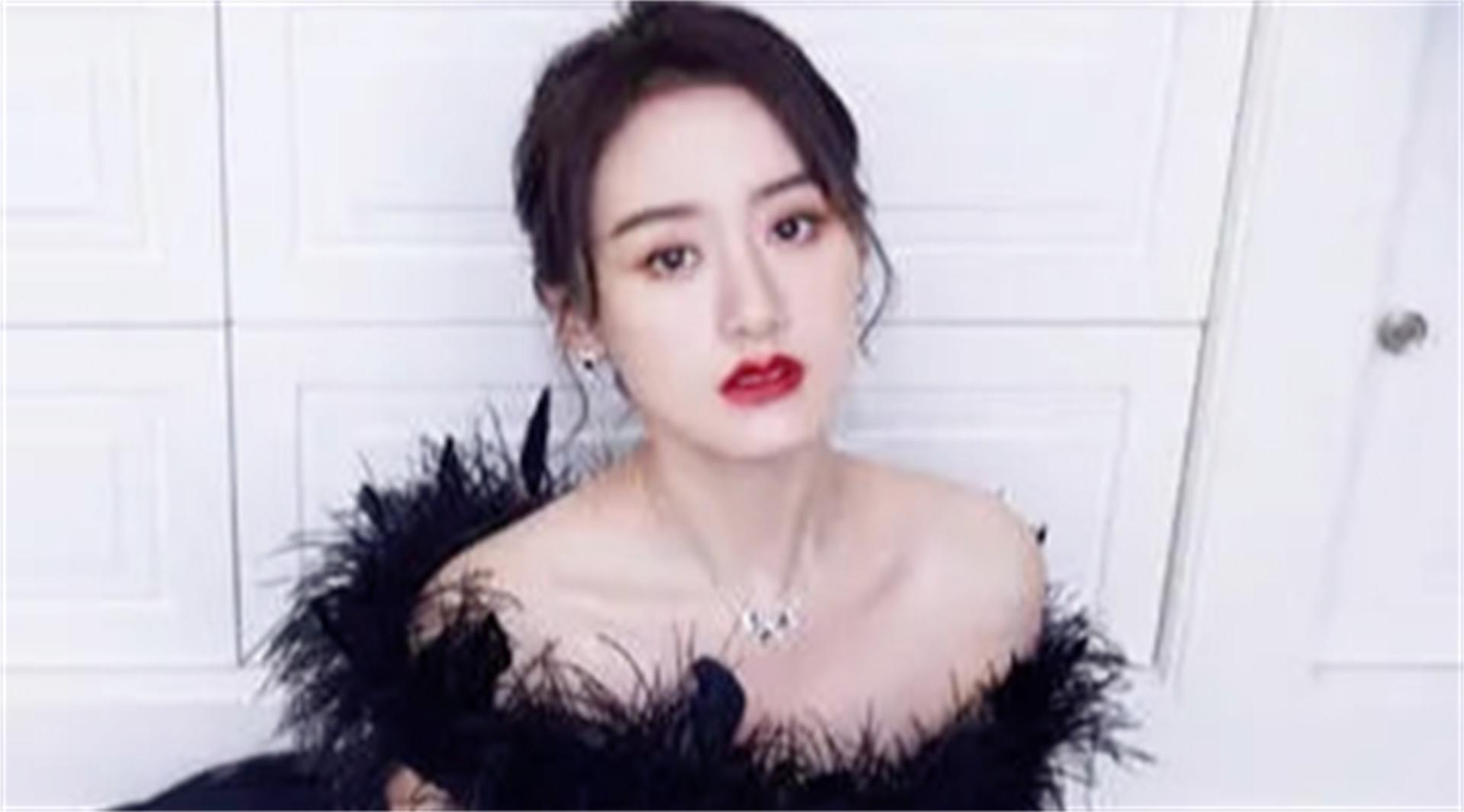 她被誉为神颜小花被李冰冰力捧,她曾被誉为娱乐圈校花