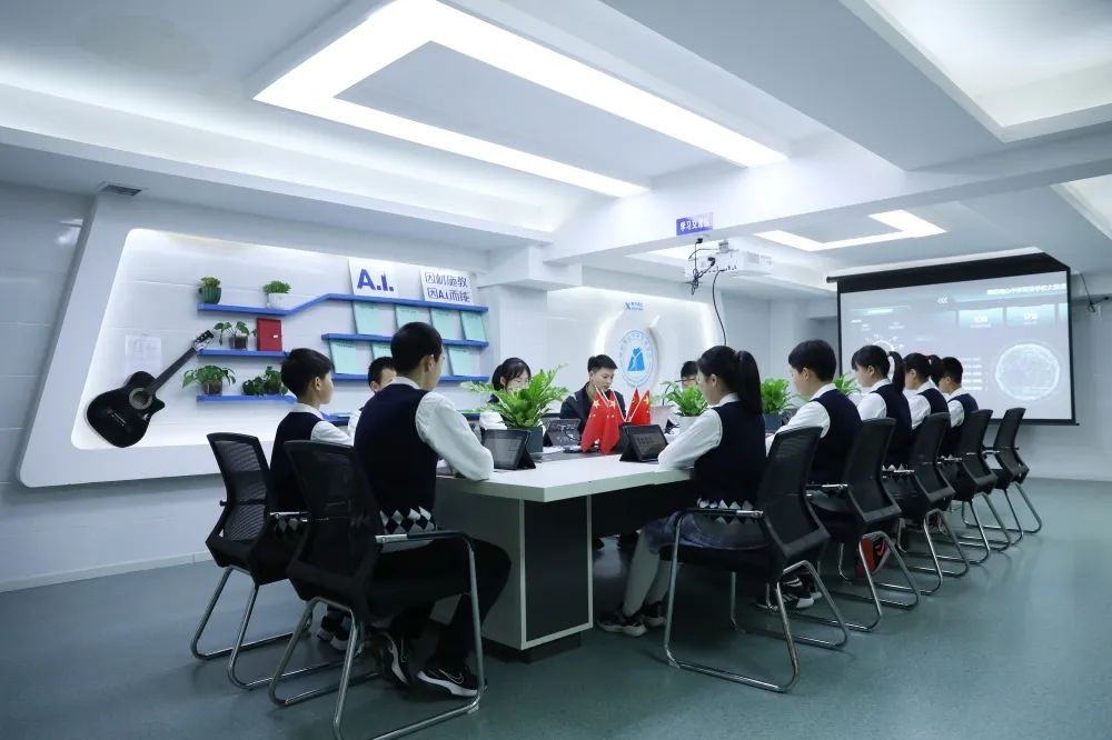 绵阳南山中学双语学校初一火箭班,绵阳南山中学双语学校收费多少钱