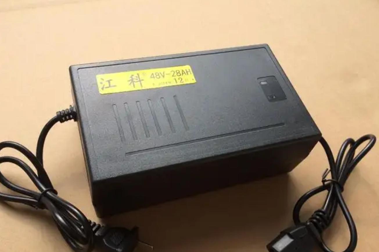 电动车铅酸电池充电鼓包什么原因,电动车电池有一个鼓包都得换吗