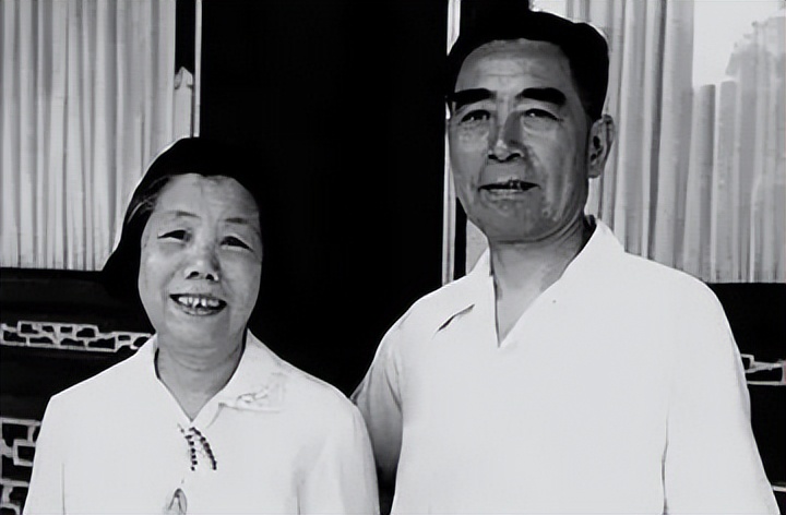 周总理逝世后3小时：遗体被解剖，发现多个内脏器官上均有癌细胞