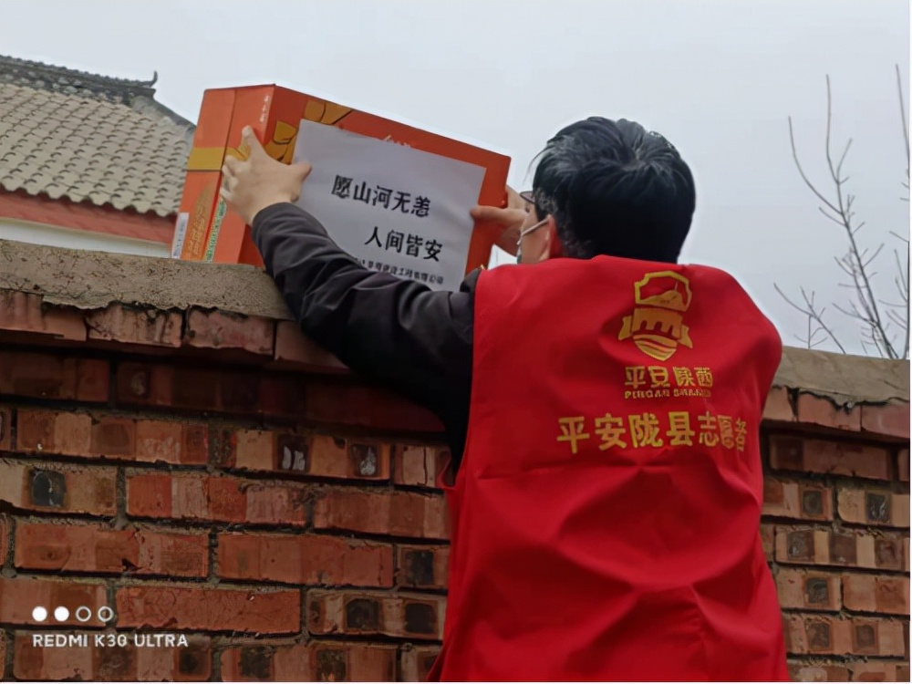 疫情期间送真情扶贫走访暖民心,群众防疫期间送物资