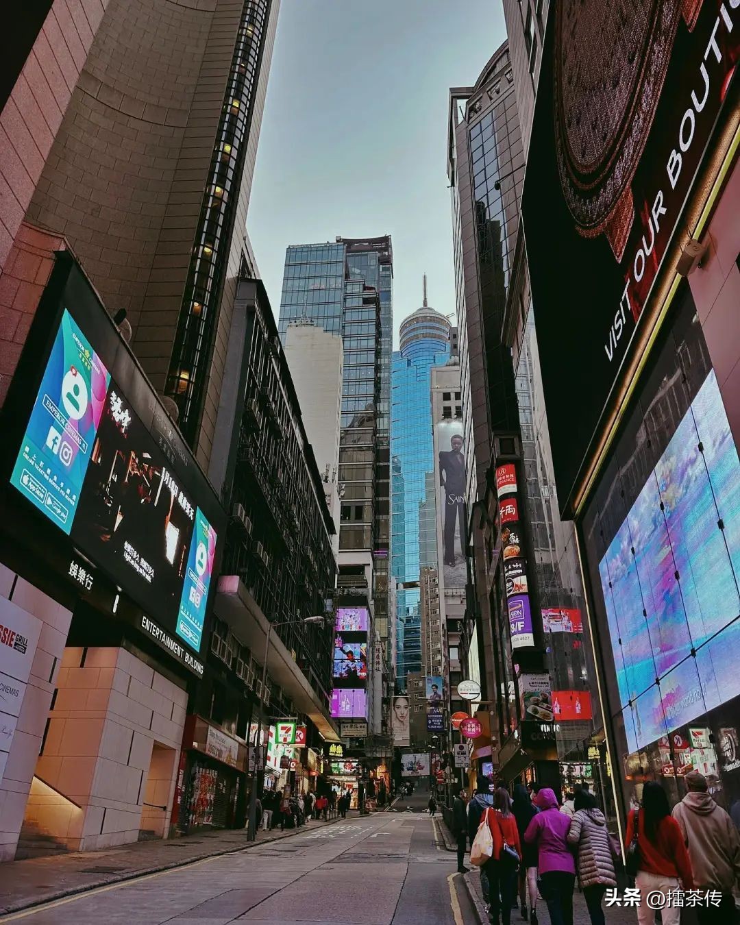 香港又热闹起来了！内地旅客来港「血拼」