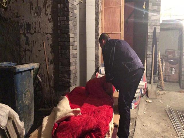 重庆网红棒棒哥冉光辉的故事,山城棒棒军冉光辉用肩膀扛出一个家