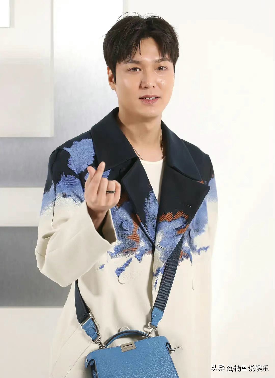 李敏镐怎么也肿了？35岁满脸油光尽显富态，韩剧男主天花板也老了