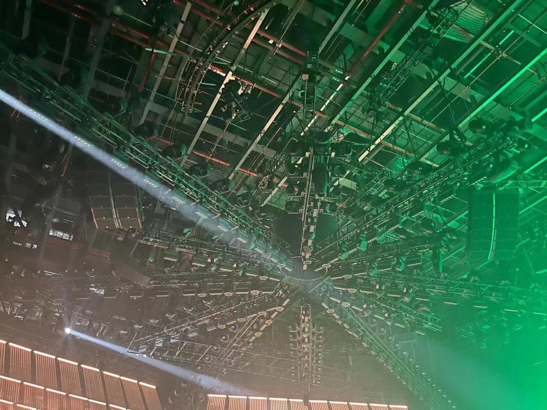 最近超火舞台表演,人气爆棚舞台表演火爆现场