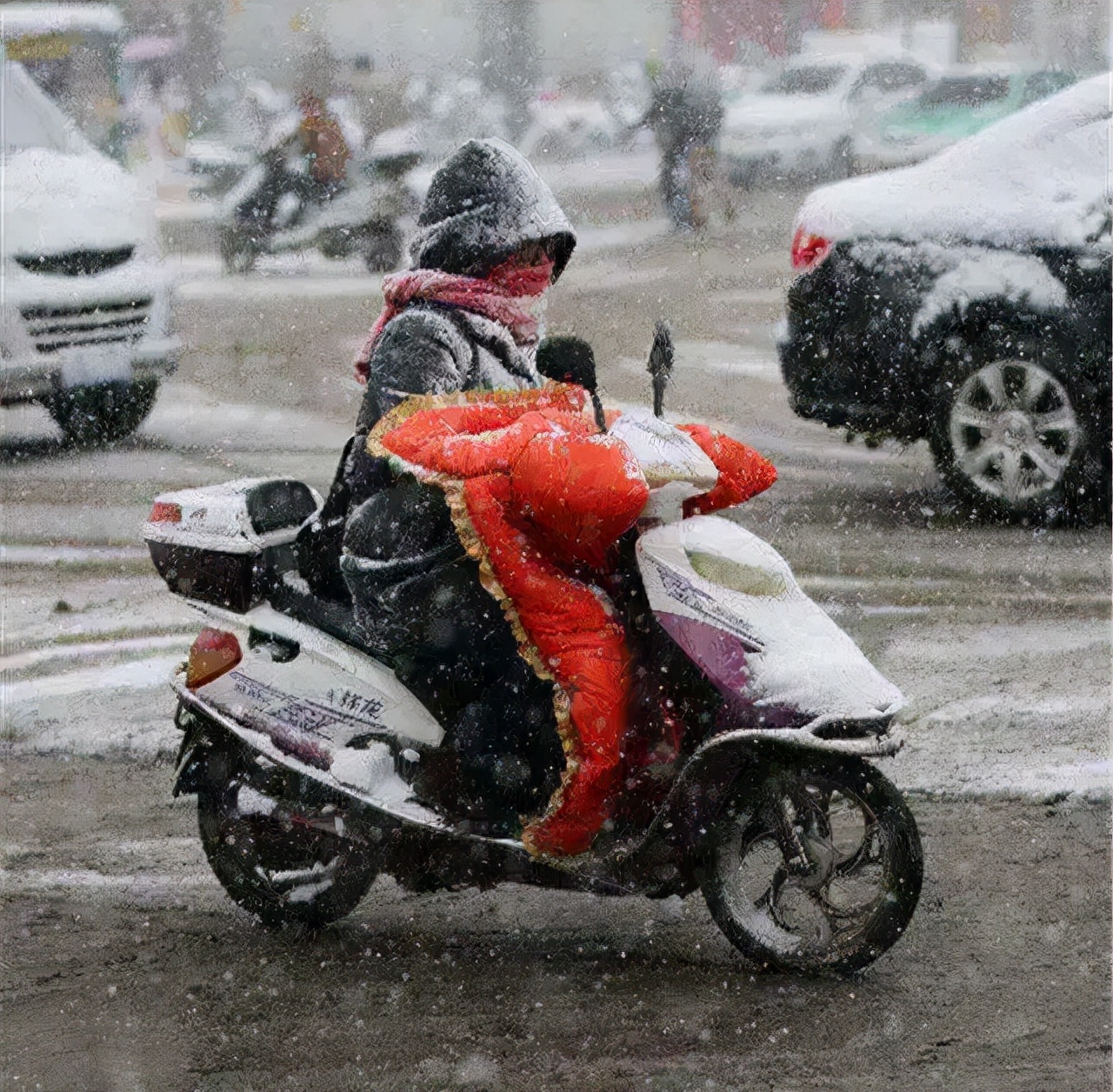 冬天汽车玻璃水快速解冻秘诀,冬天冷车没电了怎么办