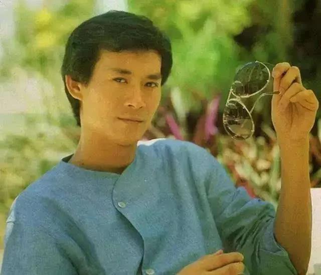 他是tvb第一代顶流，玉树临风，风流倜傥，满足古装迷所有的幻想