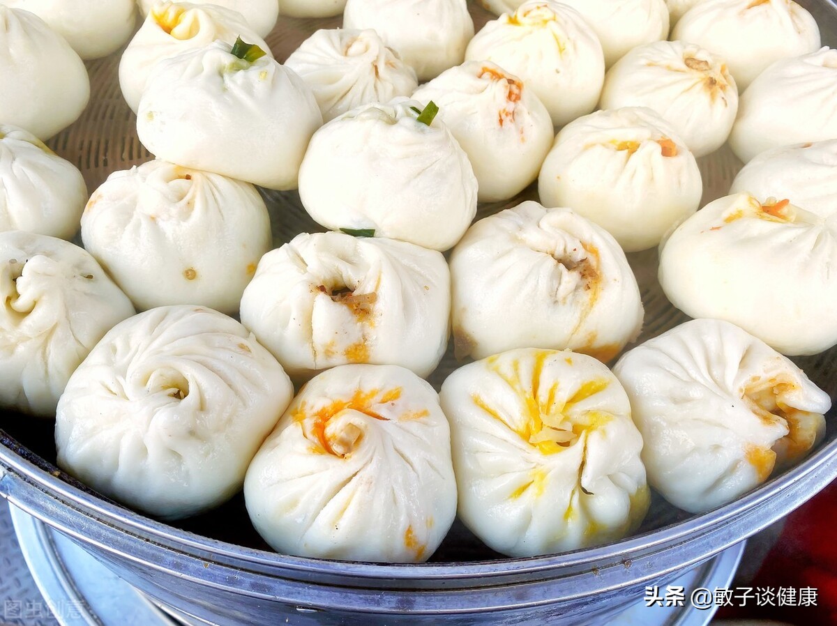 为什么一打开锅包子就缩回去了,蒸出来的包子软软的塌陷