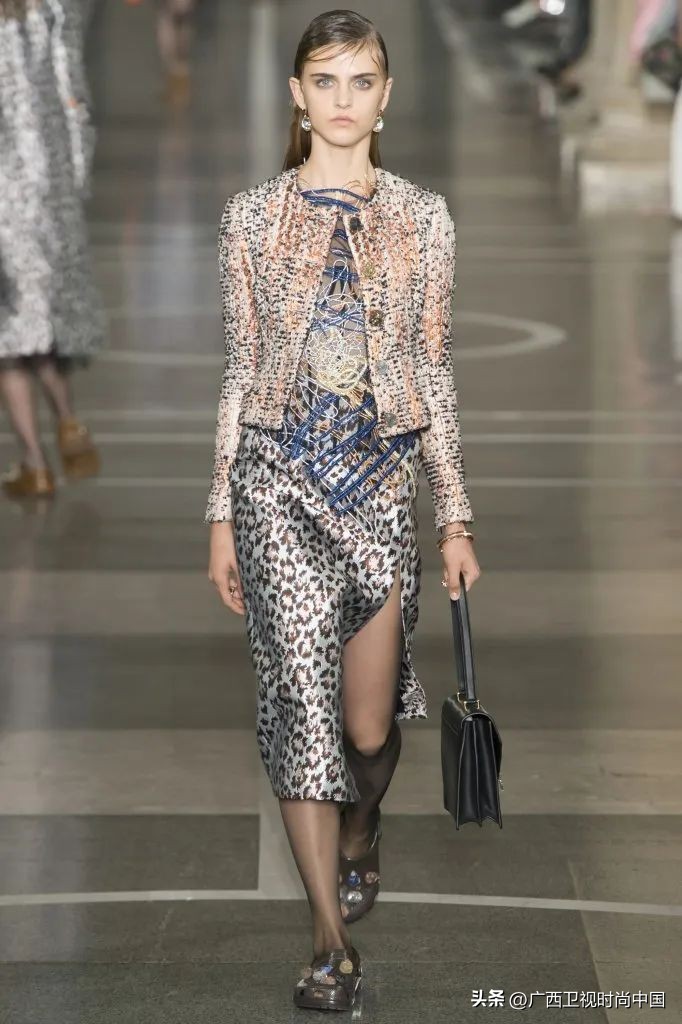 那些秀场上的“丑”鞋子