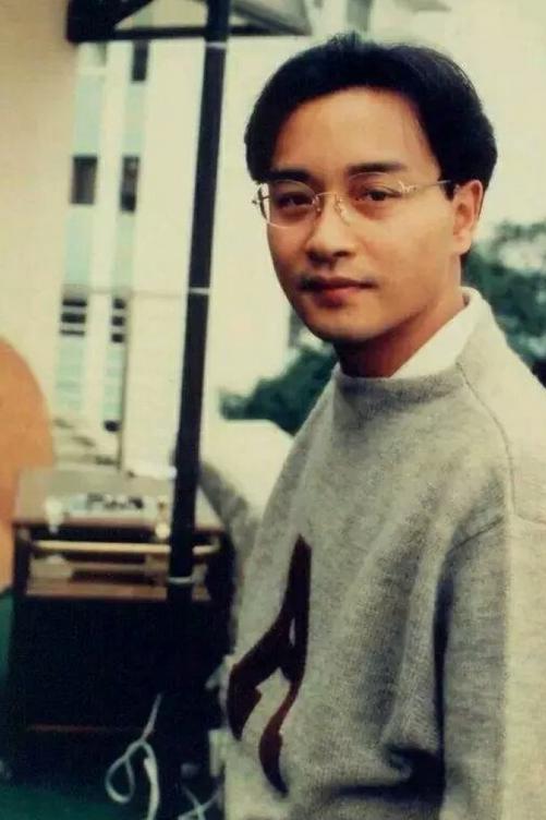 23年前除夕夜,歌手谢津从23楼一跃而下,留下母亲和韦唯的眼泪