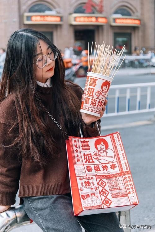 靠9平米小店发财,在小镇开一家蜜雪冰城一年纯利润