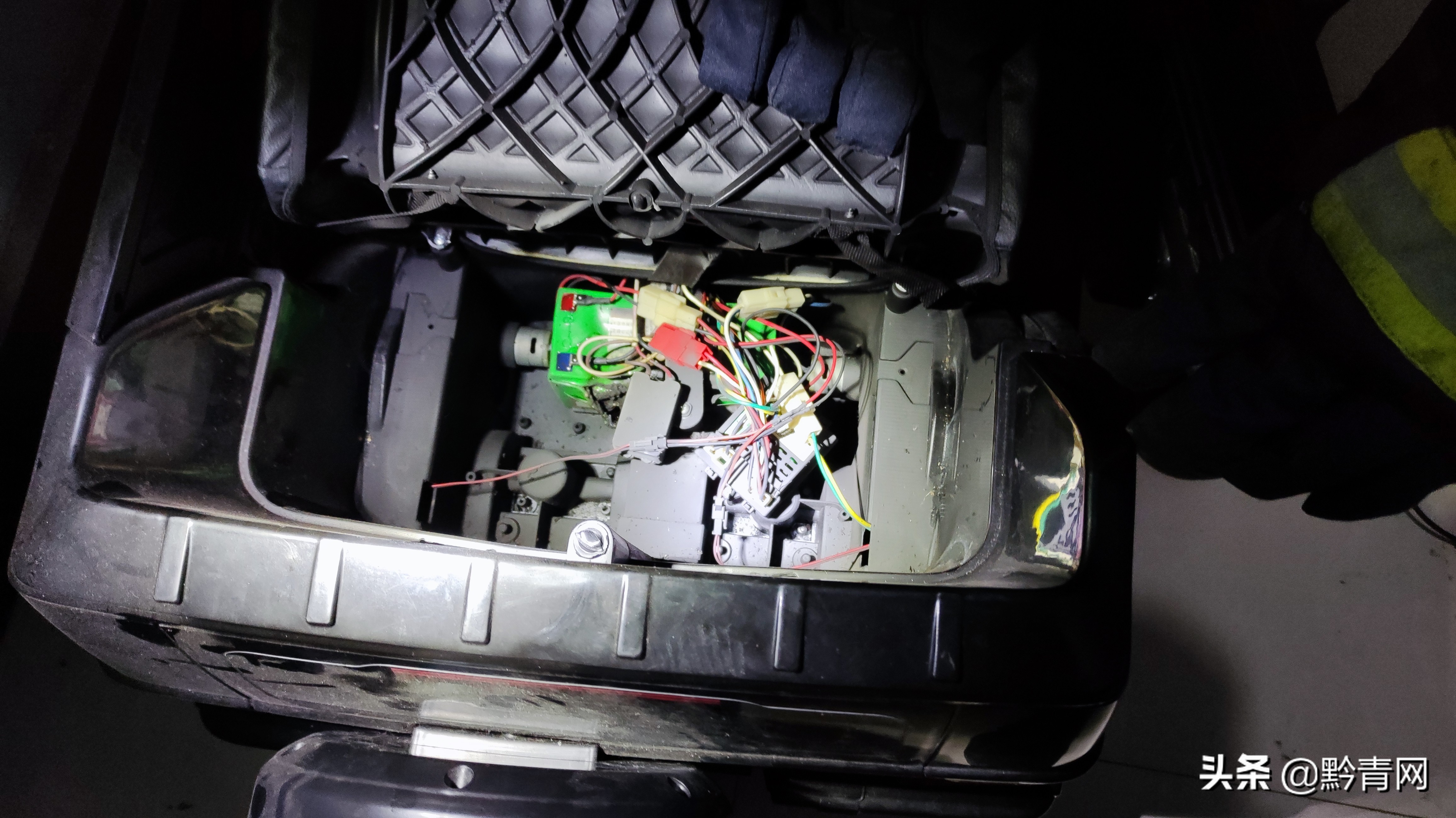 电瓶车充电着火是什么原因,新能源汽车充电容易着火么