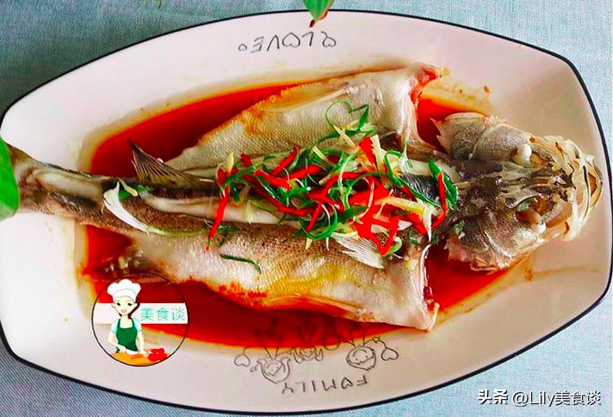 清蒸鲈鱼时最忌用盐和料酒腌制,清蒸鲈鱼时放盐和料酒都不对