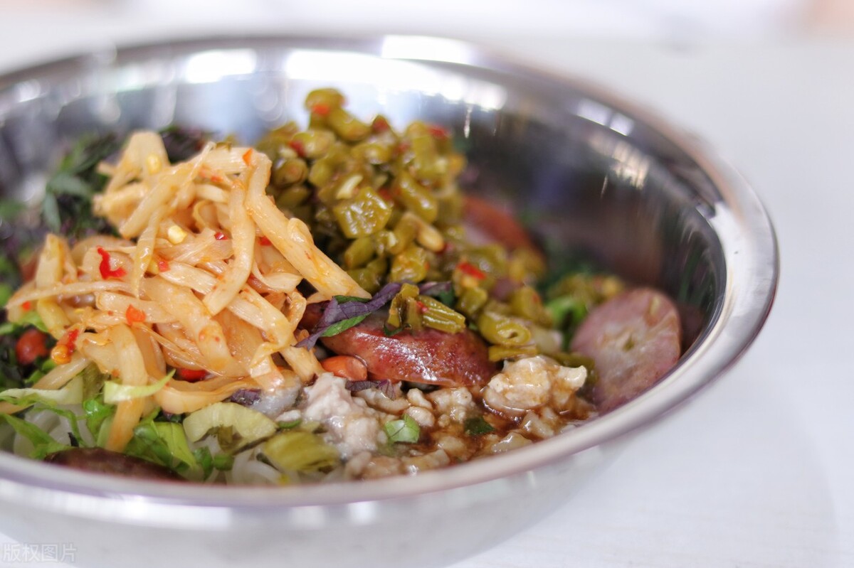 广西特色美食螺蛳粉介绍,广西除了螺蛳粉有什么好吃的特产