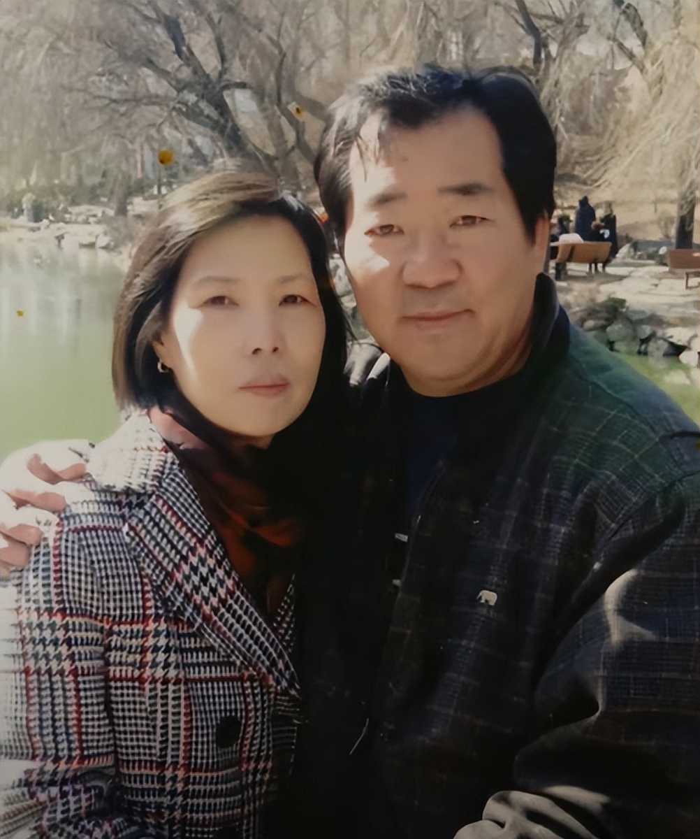 耗资7亿“复活”女儿后，她让患癌去世的母亲重生，惹哭网友：太心酸了