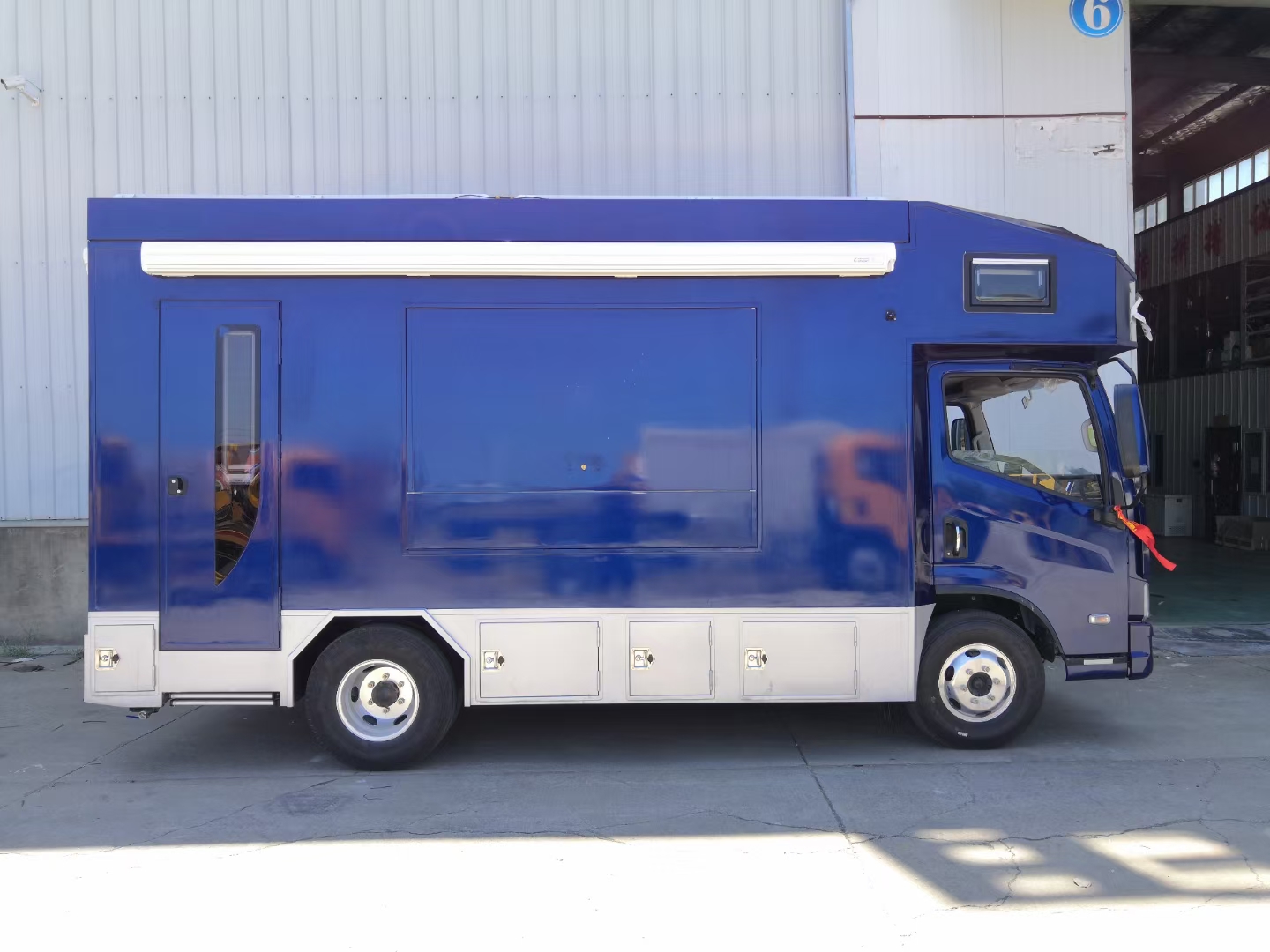 依维柯轻卡房车,c型房车依维柯与大通v80