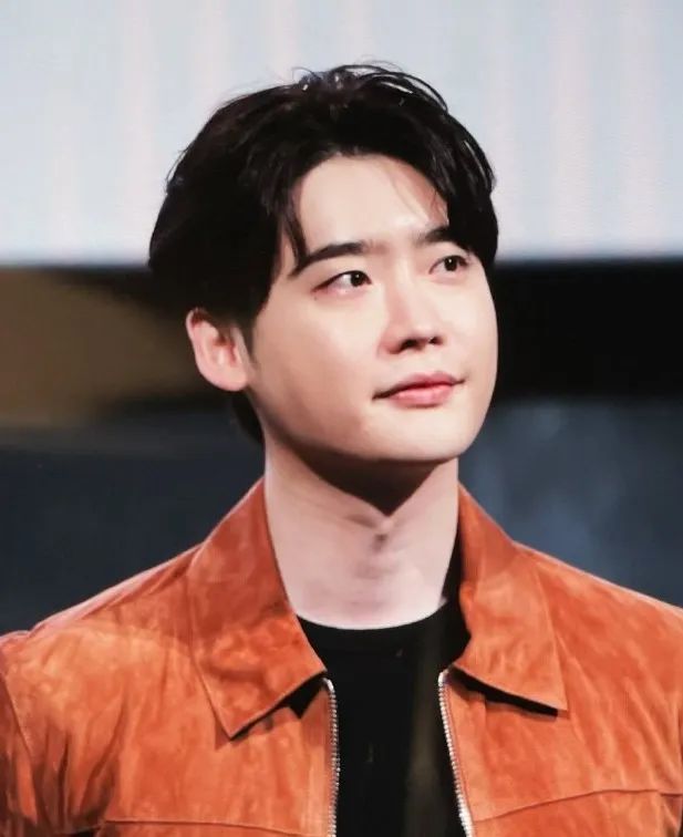 李敏镐和李钟硕同框,韩国明星李钟硕变帅